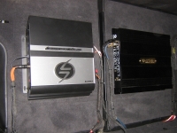 Установка Усилитель мощности Lightning Audio B4.250.2 в Volkswagen Golf 4